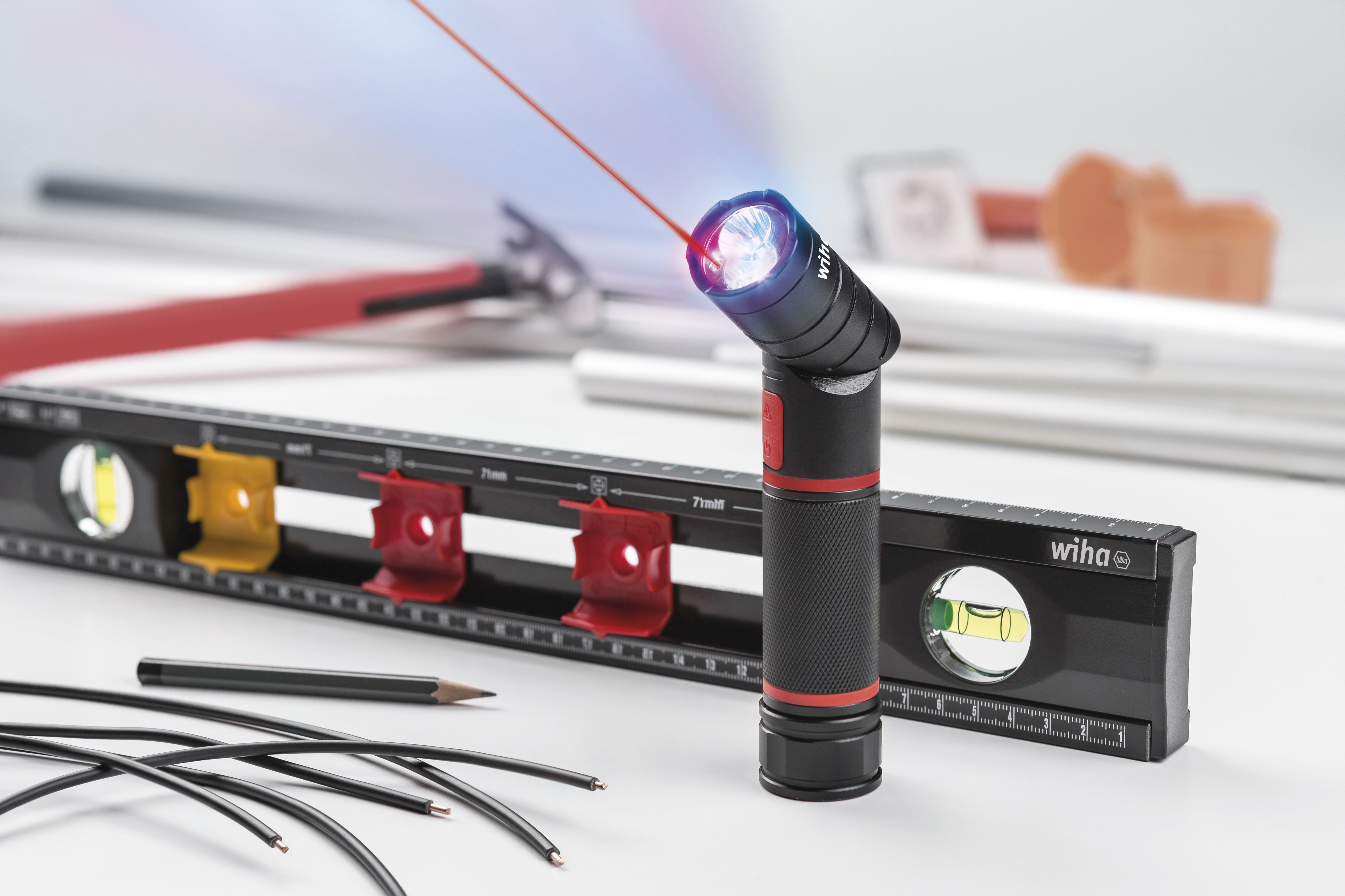 Wiha Taschenlampe mit LED, Laser und UV Licht inkl. 3x AAA-Batterien 100 - 310 lm (41286)