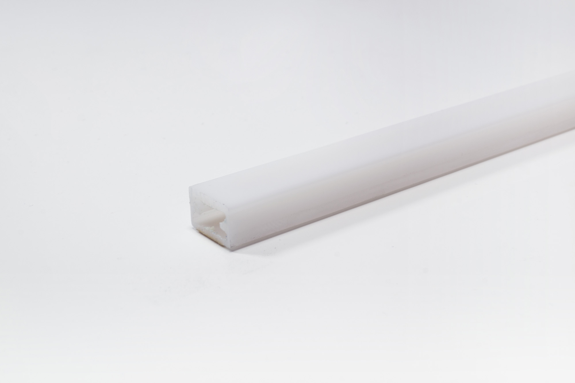 L&S LED Leuchtenprofil, mit doppelseitigem Klebeband, 12,6x8mm, L=2500mm, Kunststoff opal