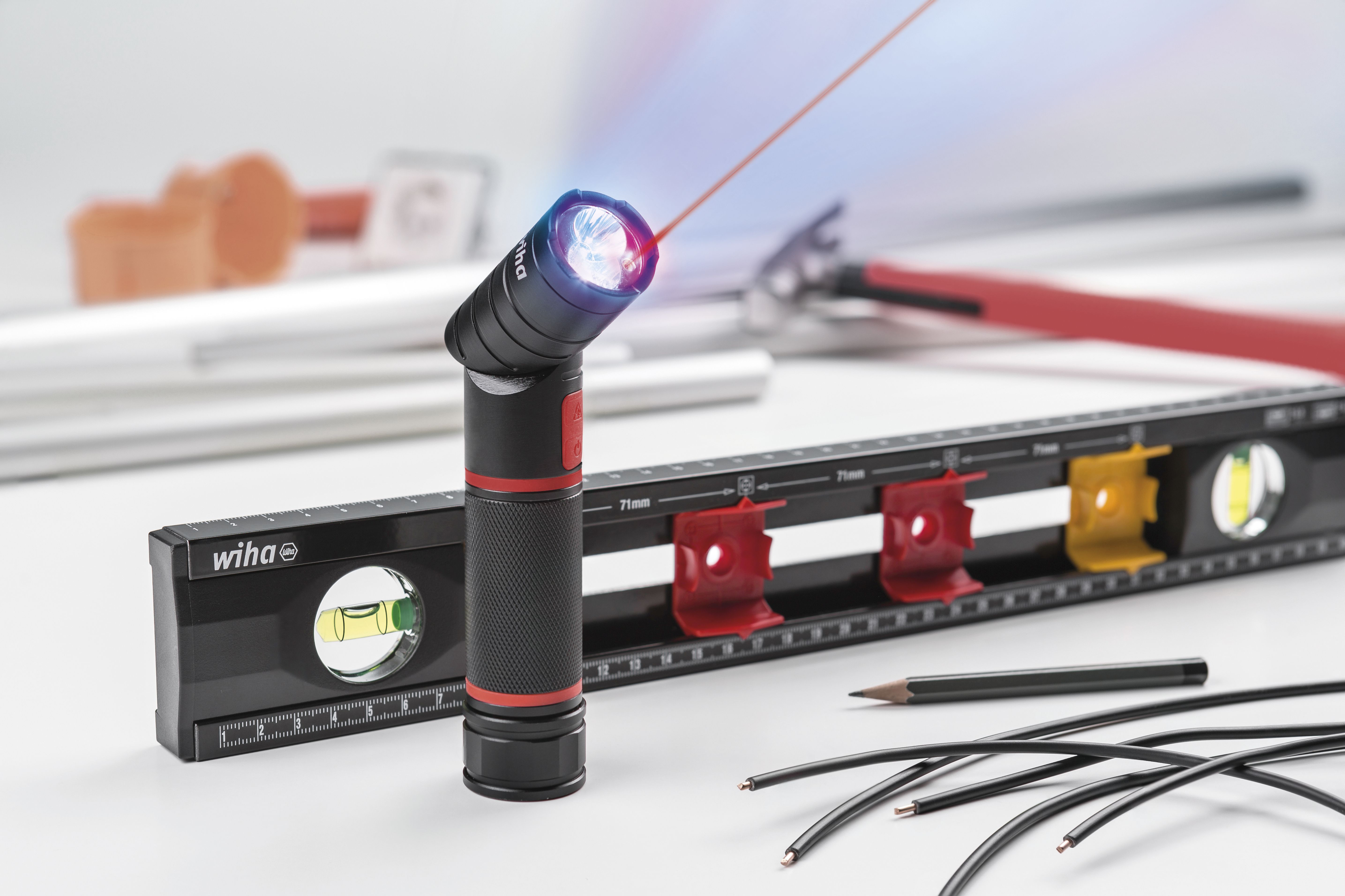 Wiha Taschenlampe mit LED, Laser und UV Licht inkl. 3x AAA-Batterien 100 - 310 lm (41286)